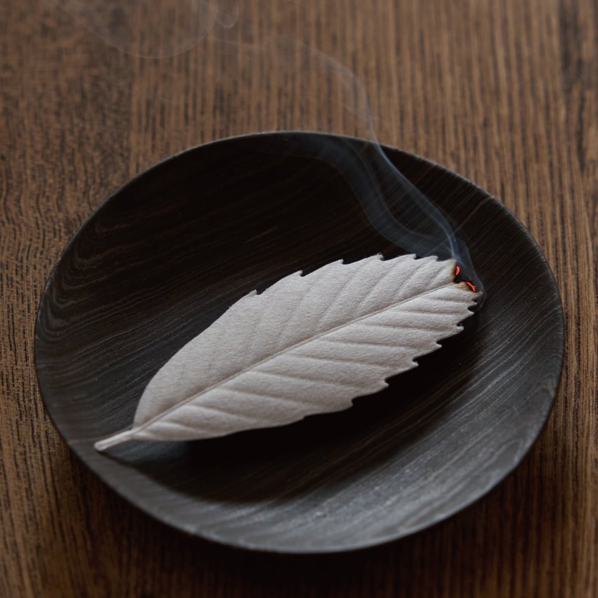 Leaf - incense - Cedar - HEJI Rituals | Luxury Healing Space