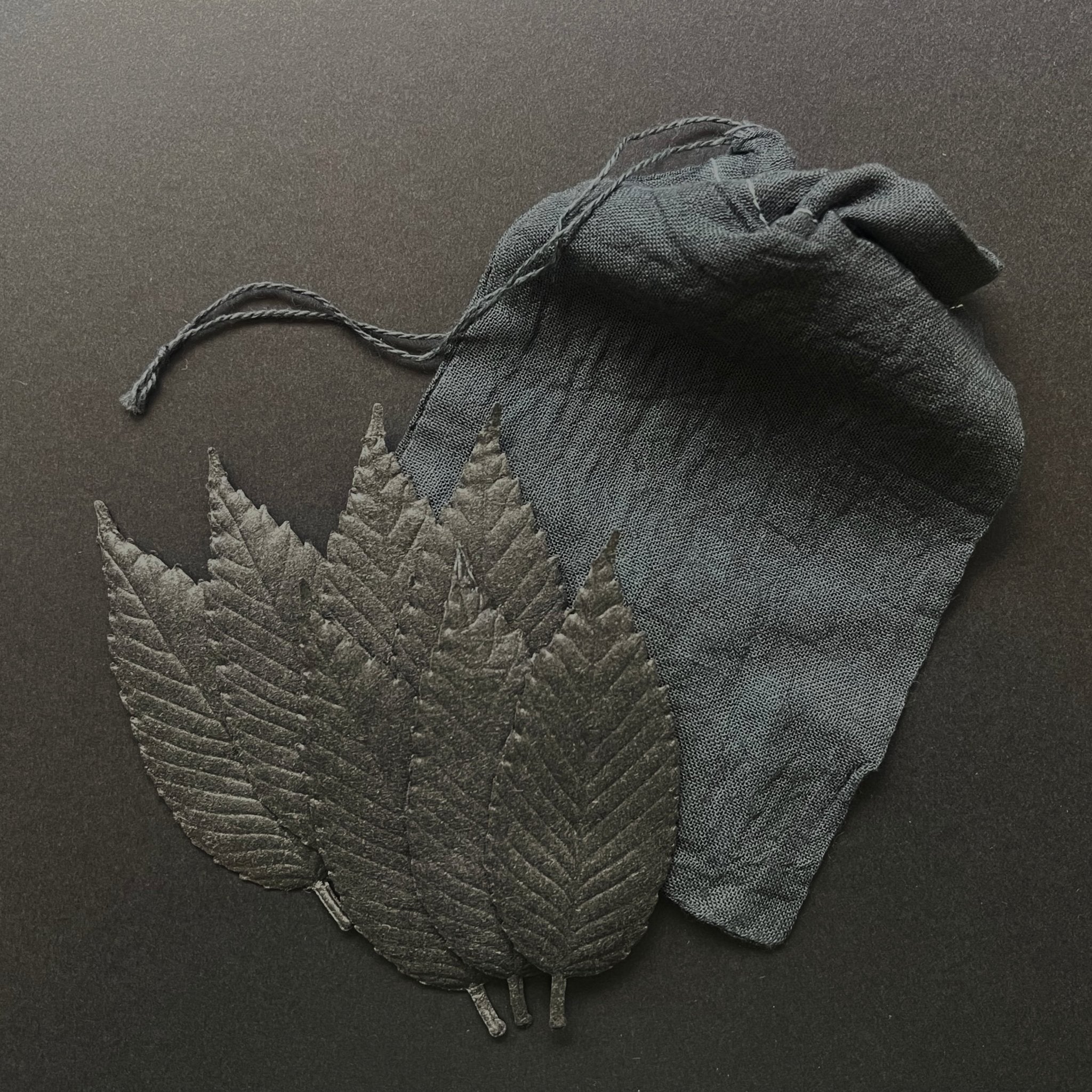 Leaf - incense - relax - HEJI Rituals | Luxury Healing Space